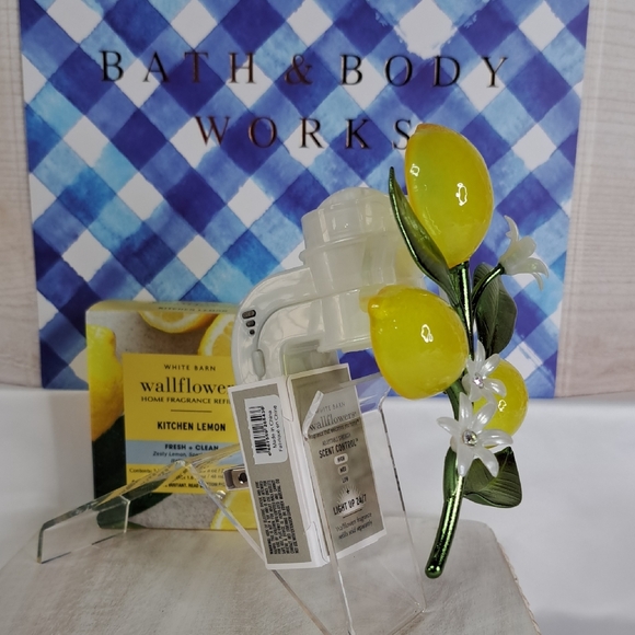 WHITE BARN WALLFLOWERS PLUG SCENT-CONTROL & REFILLS 3-PIECE HOME FRAGRANCE SET - Picture 6 of 12